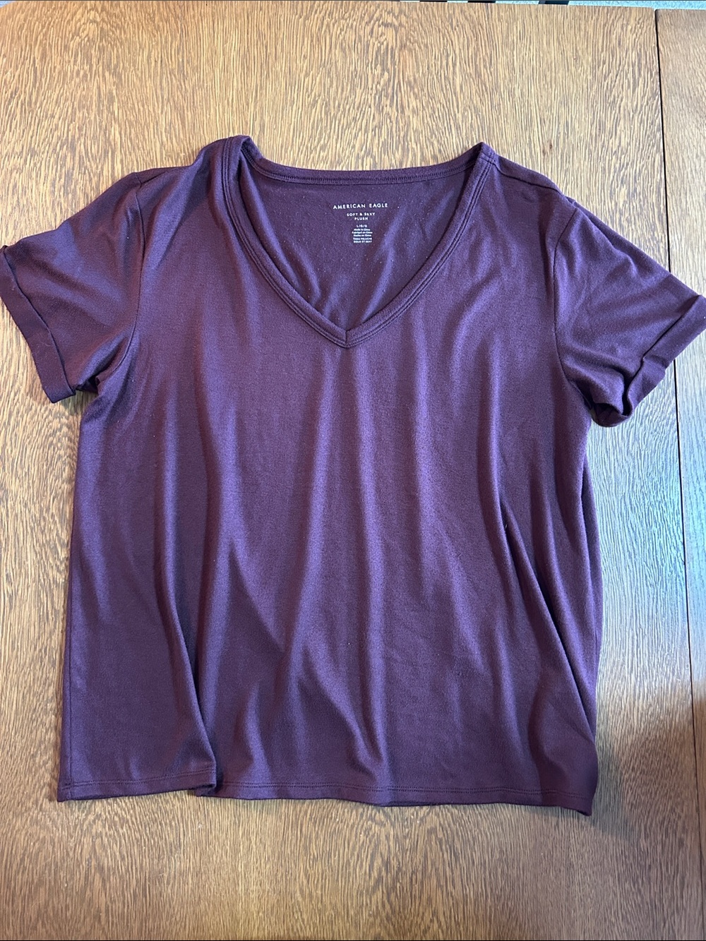 American Eagle Outfitters Short Sleeve V-Neck Tee in Plum